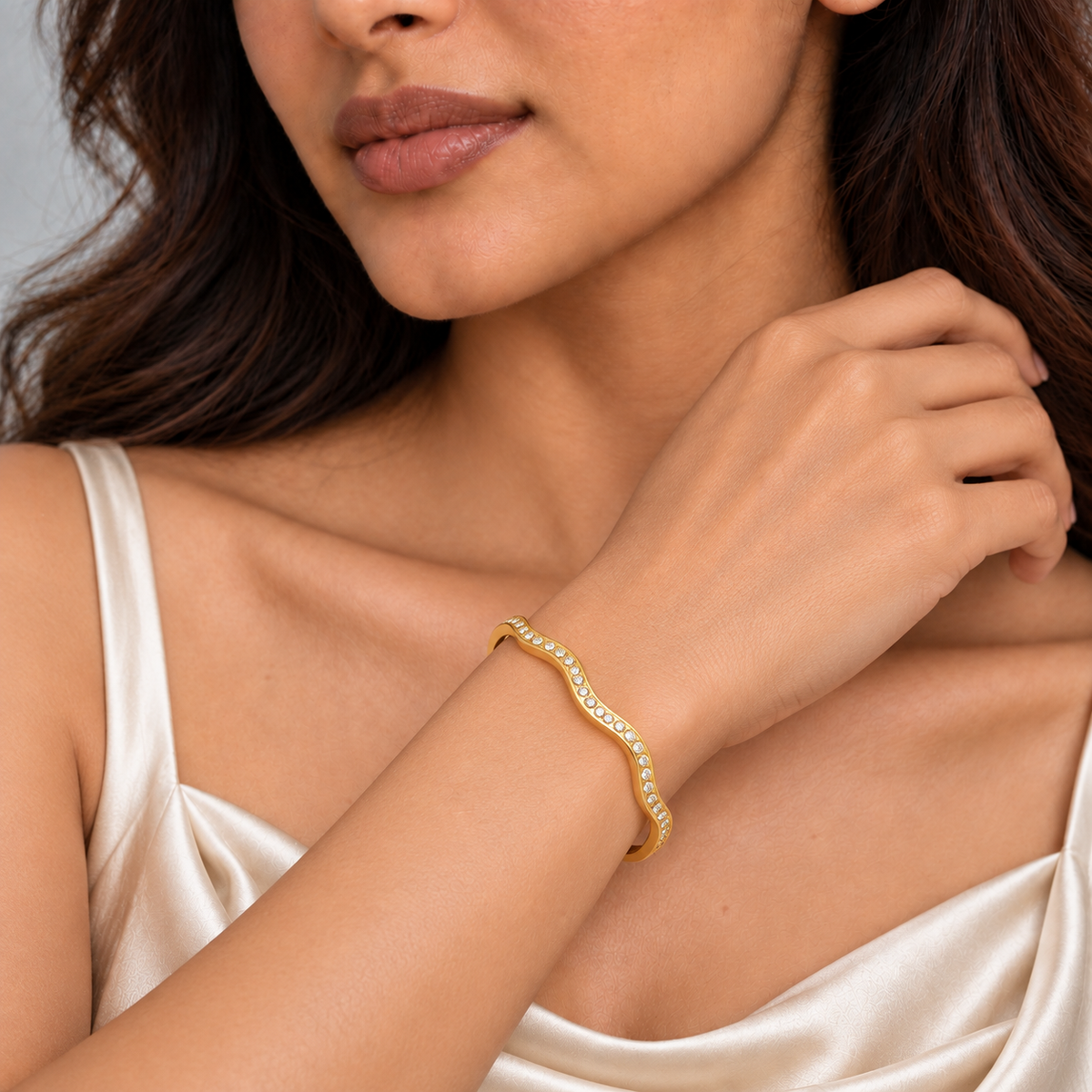 Veda Wave Zircon Bangle
