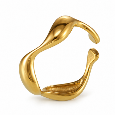 Tvisa Sculptural Wave Ring — close-up detail